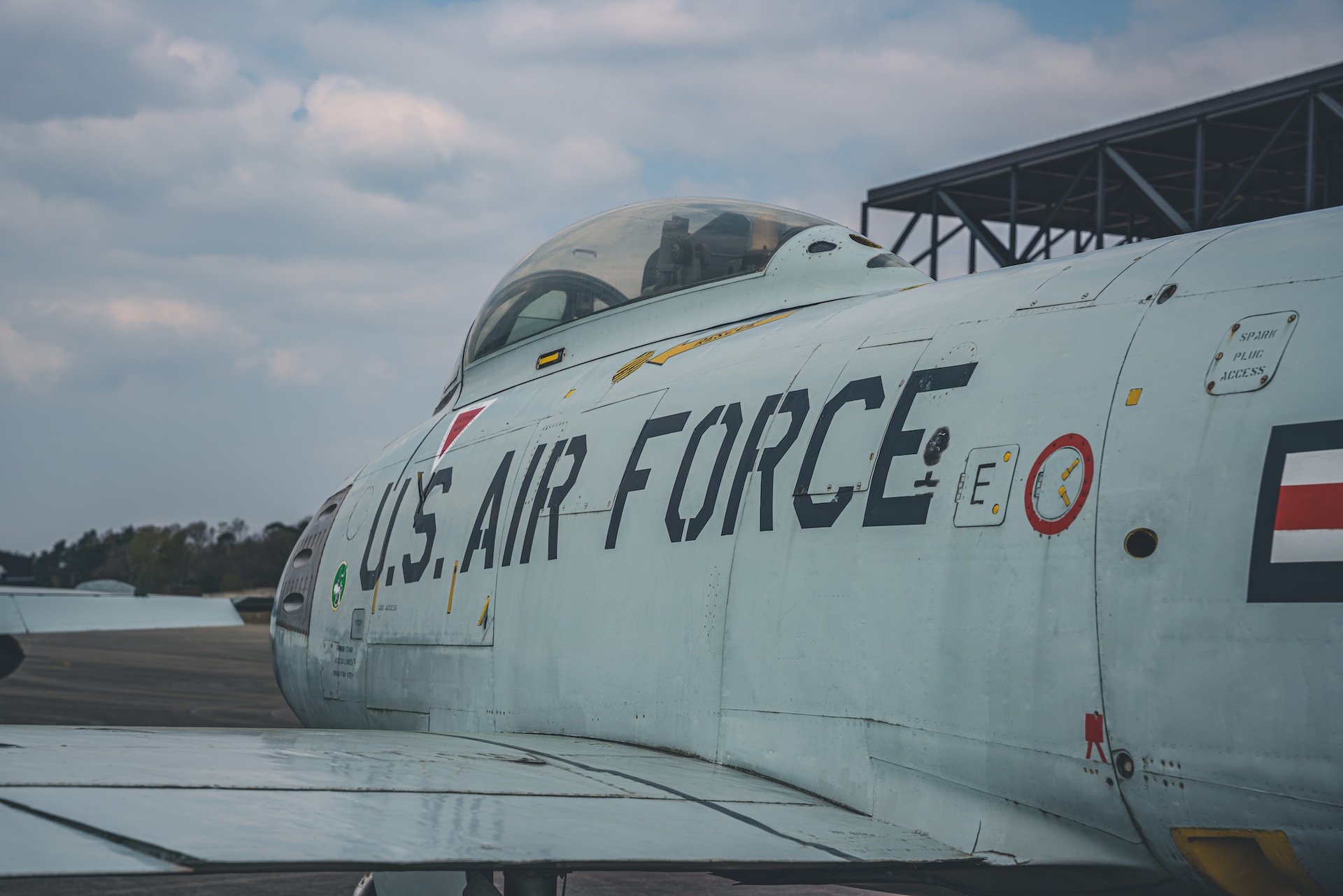 aluminum u.s. air force plane